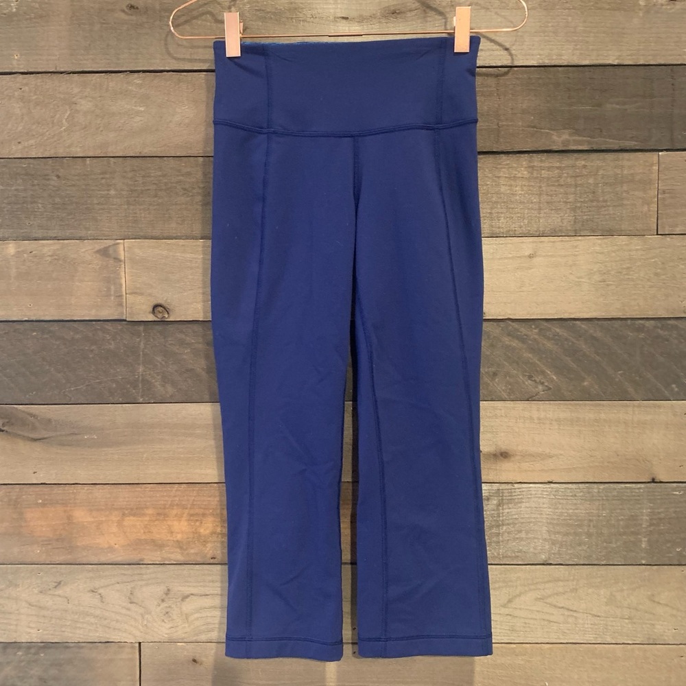 Lululemon Athletica Women's Cropped Flare Leggings in Navy Blue